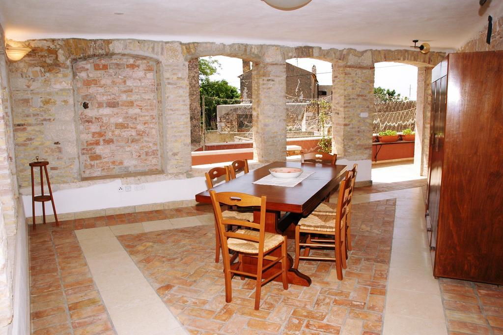 Bed and Breakfast Kastel Kaštelir Exteriér fotografie