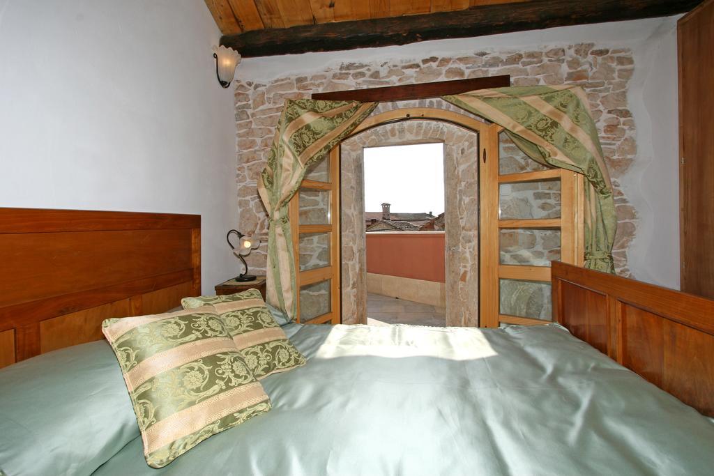 Bed and Breakfast Kastel Kaštelir Pokoj fotografie