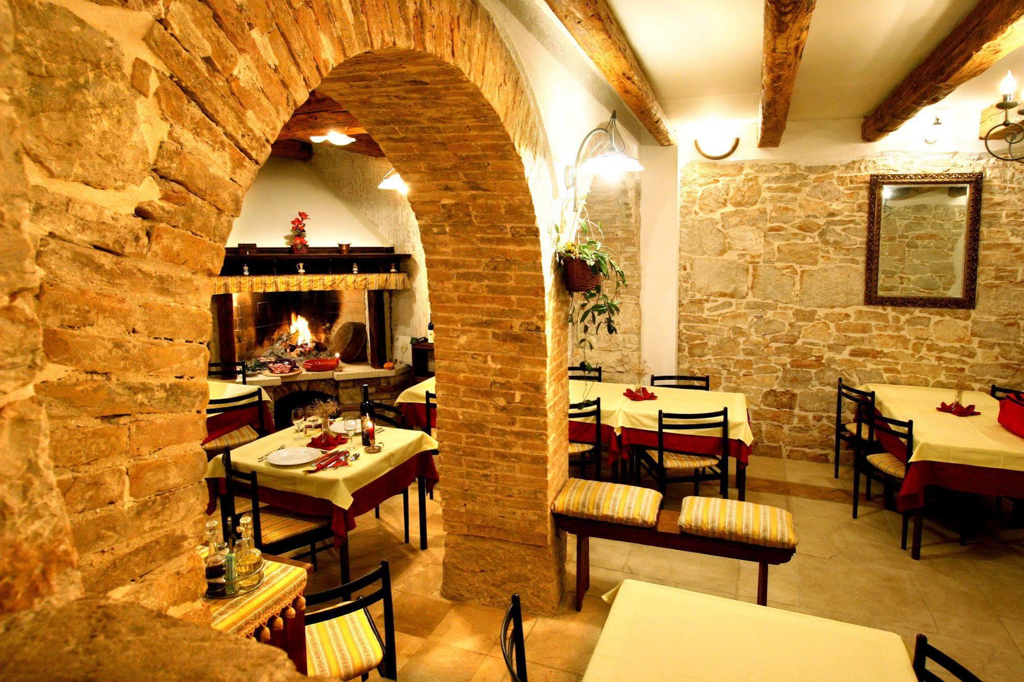 Bed and Breakfast Kastel Kaštelir Exteriér fotografie