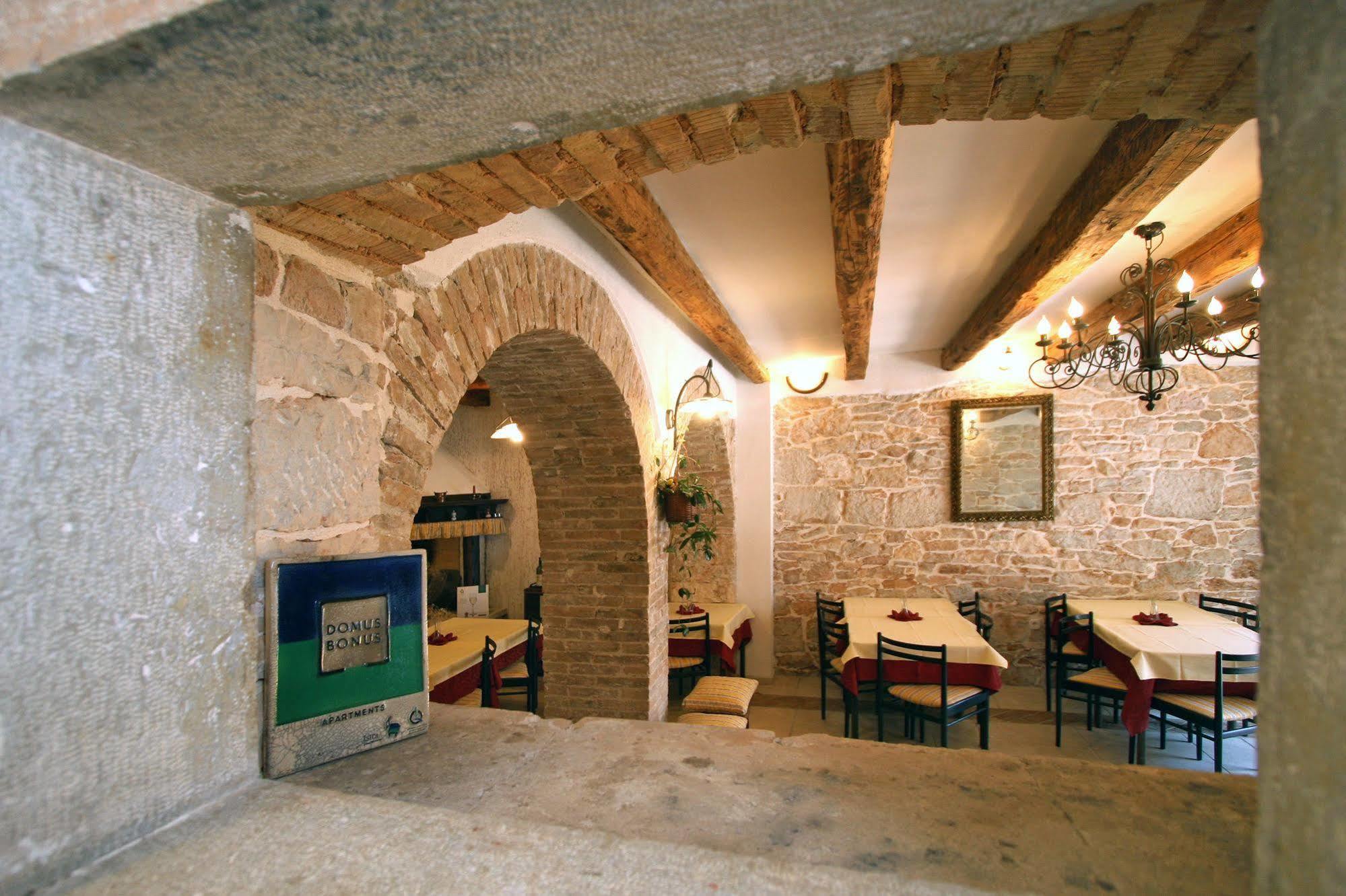 Bed and Breakfast Kastel Kaštelir Exteriér fotografie