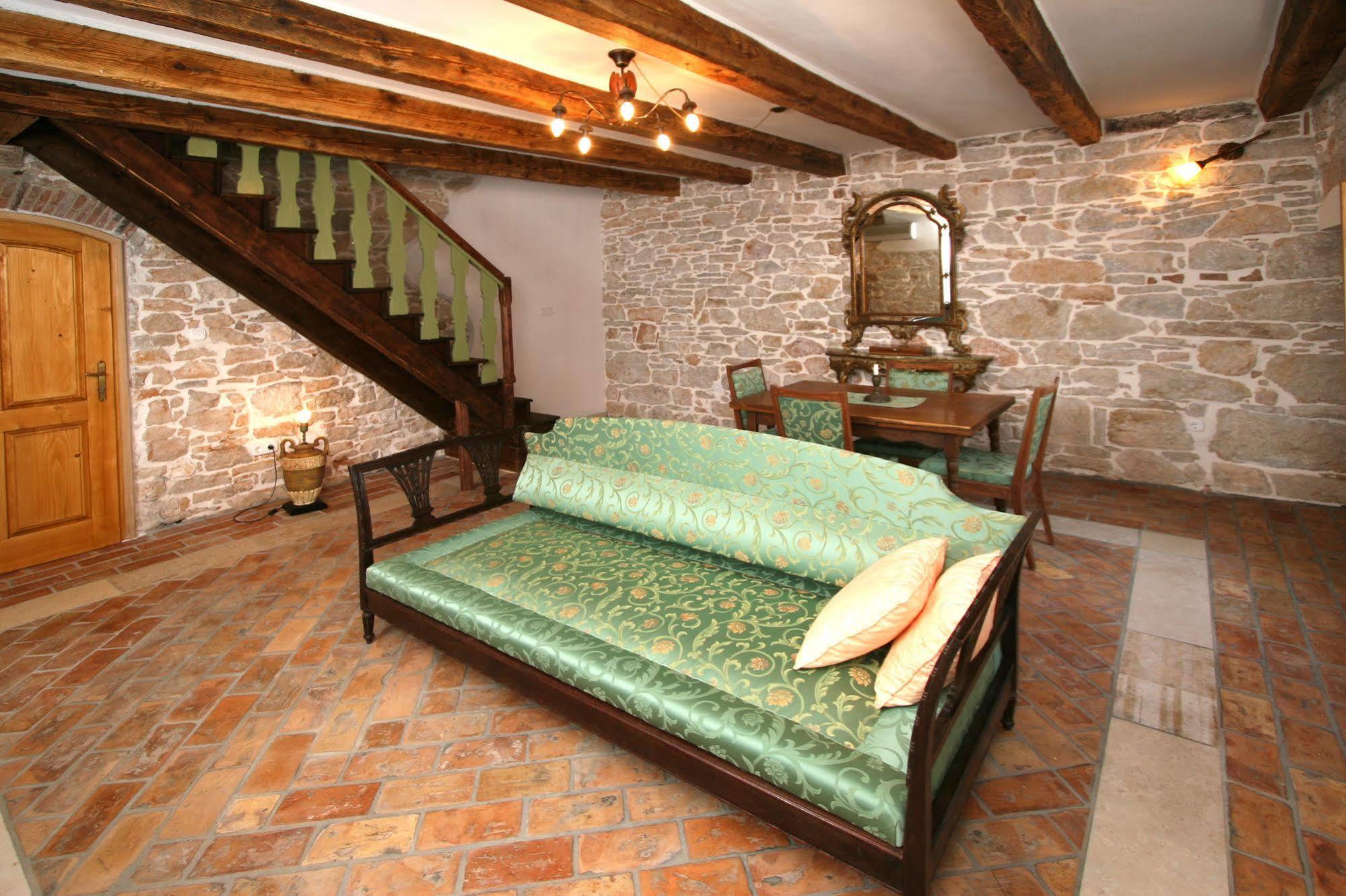 Bed and Breakfast Kastel Kaštelir Exteriér fotografie