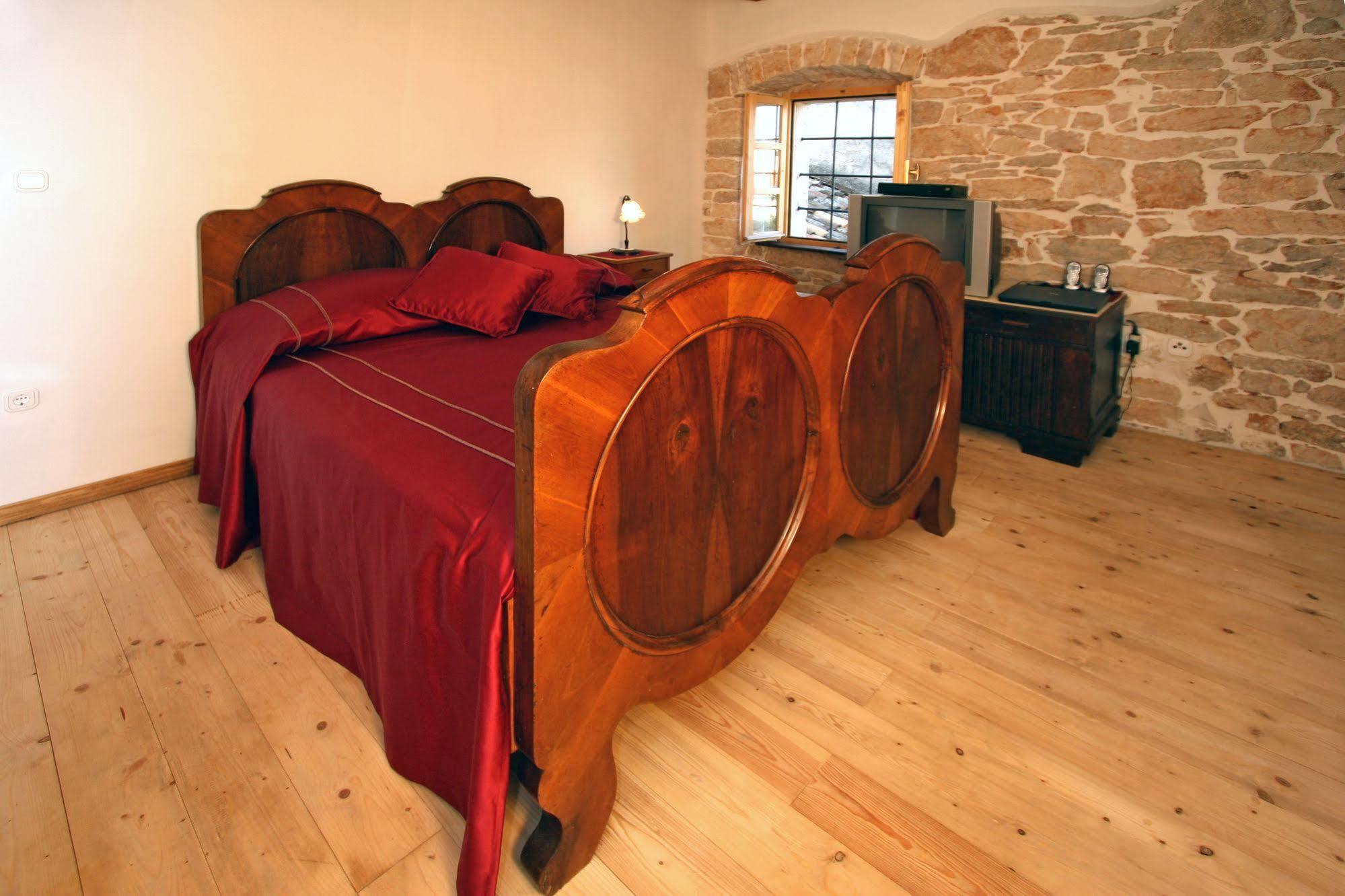 Bed and Breakfast Kastel Kaštelir Exteriér fotografie