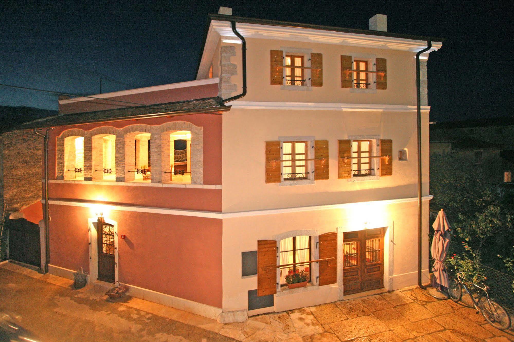 Bed and Breakfast Kastel Kaštelir Exteriér fotografie
