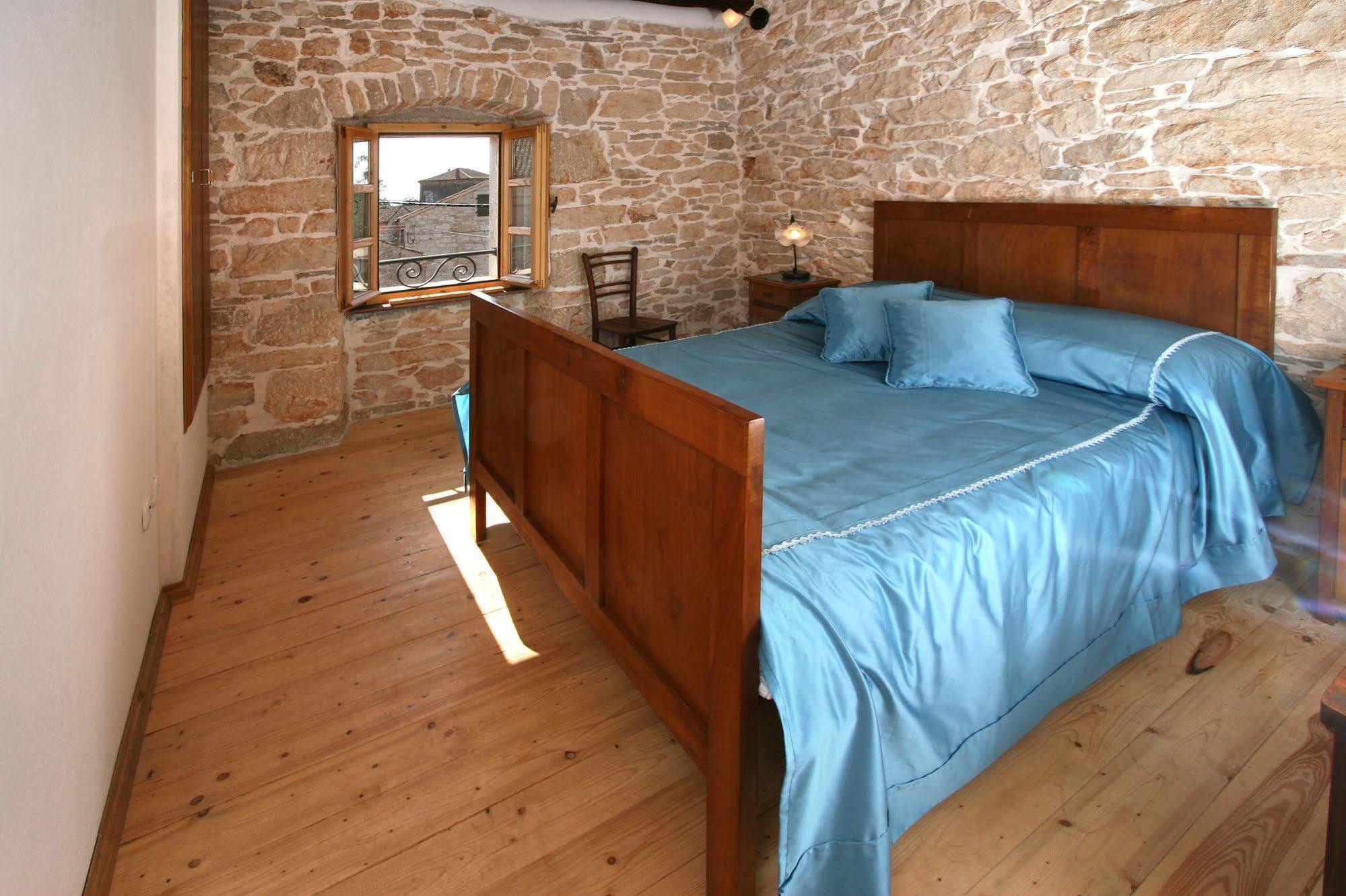 Bed and Breakfast Kastel Kaštelir Exteriér fotografie
