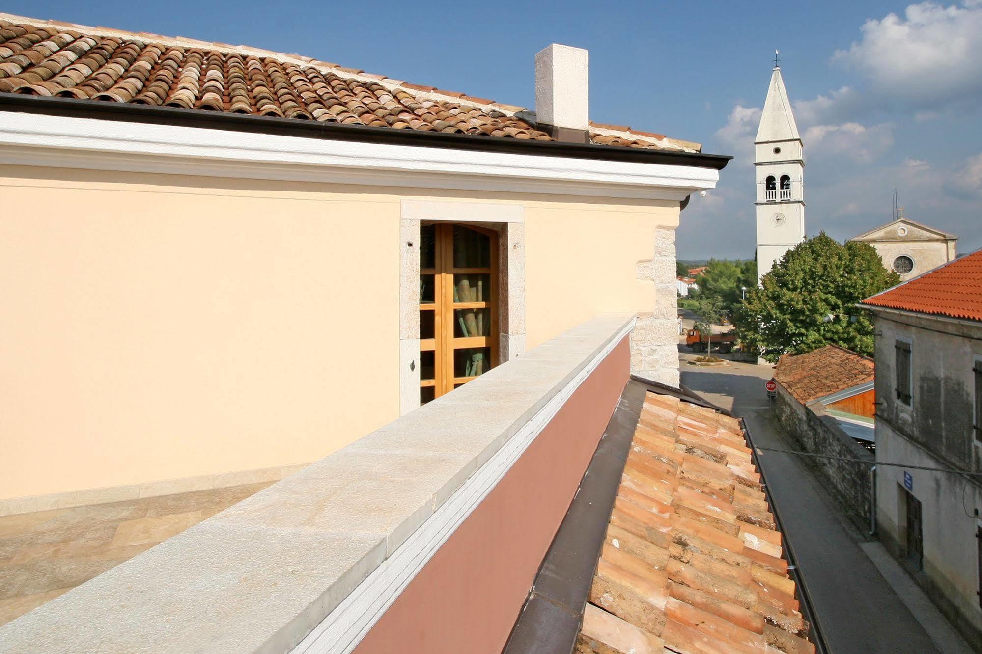 Bed and Breakfast Kastel Kaštelir Exteriér fotografie